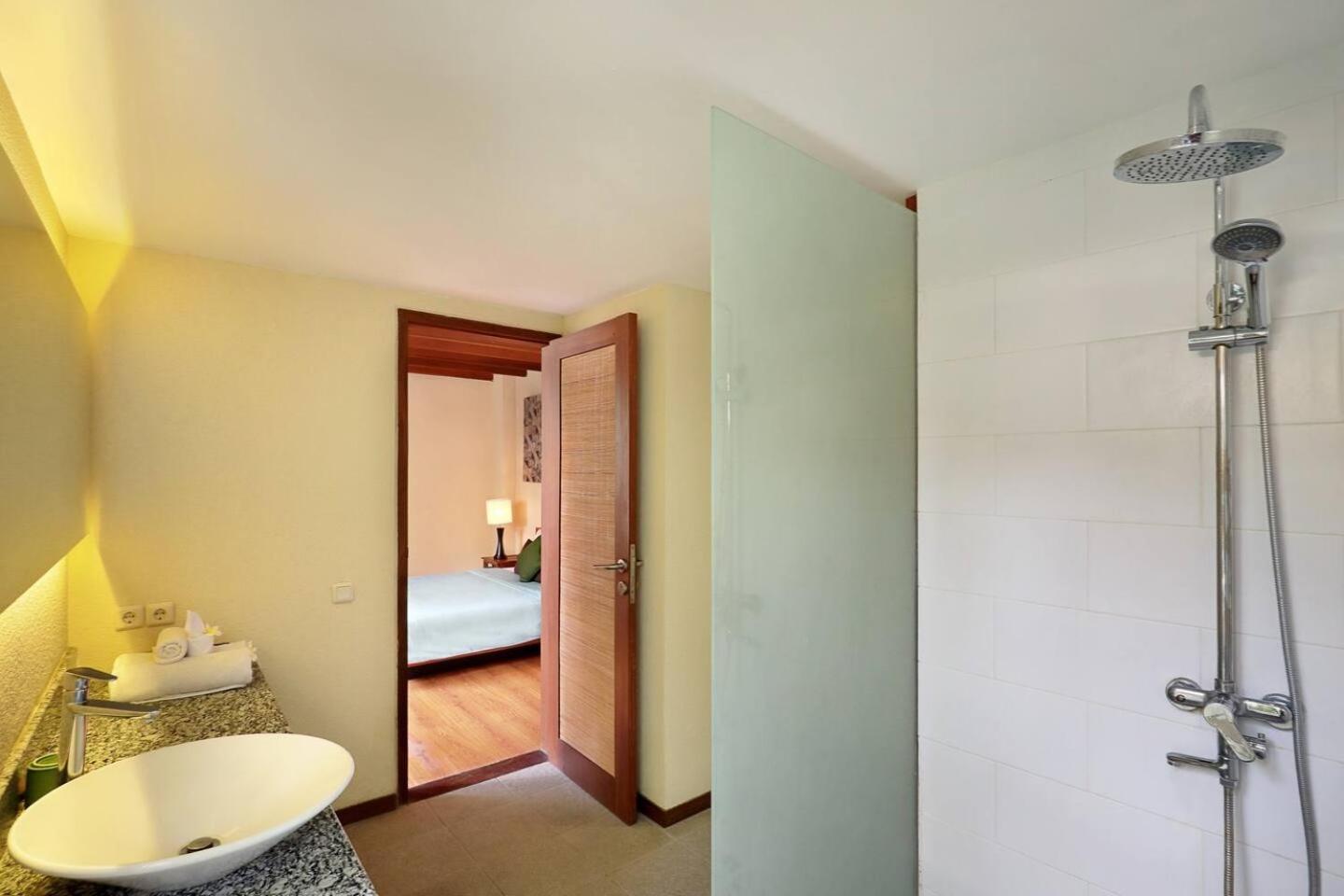 Super Value 4 Bedroom, Walk To Bintang Supermarket Seminyak  Exterior photo