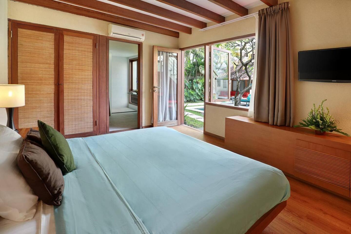 Super Value 4 Bedroom, Walk To Bintang Supermarket Seminyak  Exterior photo